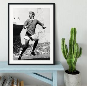 Denis Law 1969 Framed Print (Color: Black/No White Edging, size: 48" x 32" / 120cm x 80cm (approx))